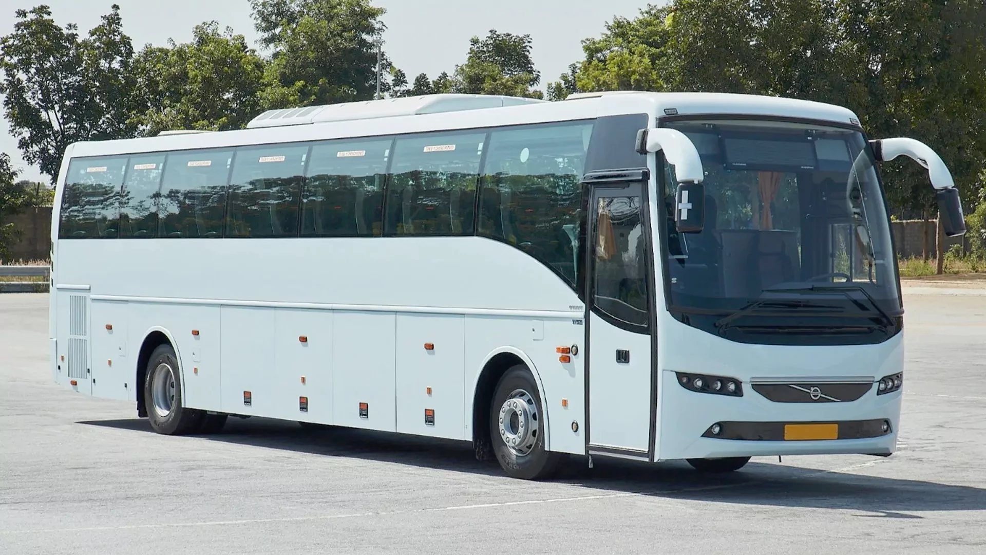 wWhite Volvo Bus 9600 Rental