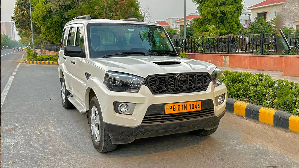 white mahindra Scorpio 4x4 for Off-Road Trip